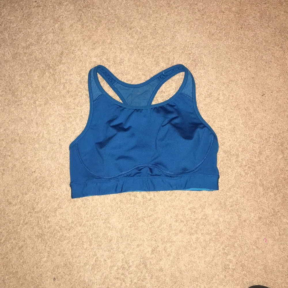 Old navy active sports bra never been put on
